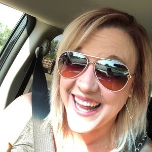 Meet your Posher, Holli